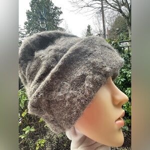 Cozy Gray Knit Beanie for Women.
NWT 
MSRP $79 
All Saints.